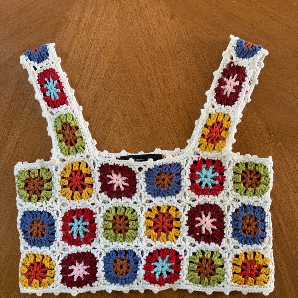 Forever 21 : 2 Coachella tank tops